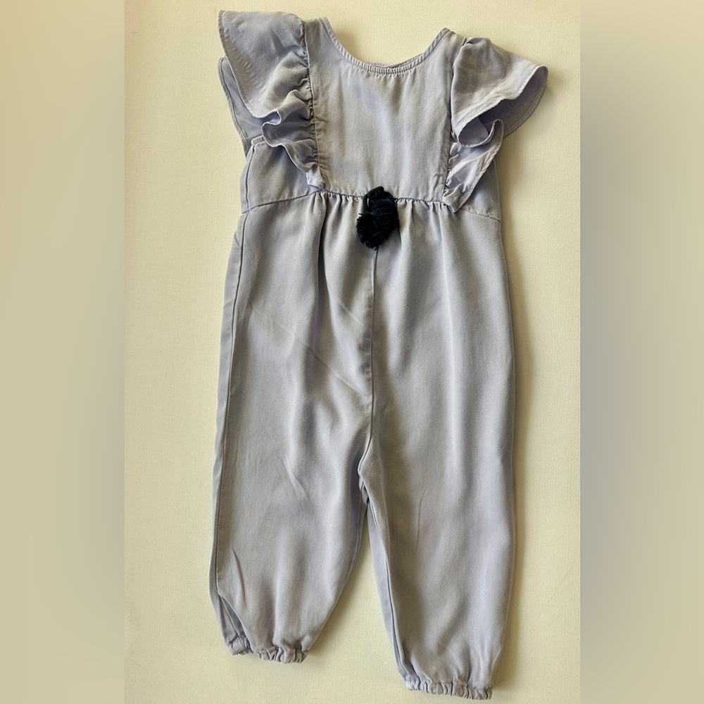 Zara girl’s jumpsuit with ruffled sleeves. light purple color. Size 18-24.